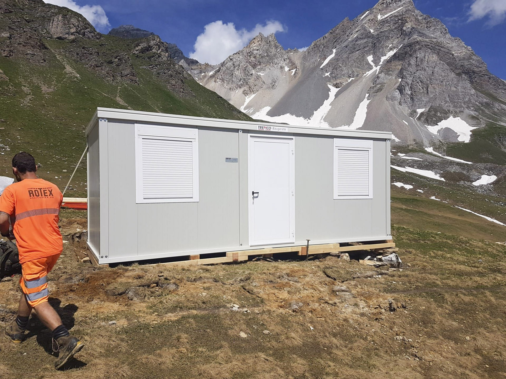 Herdenschutzkonzept auf der Alp Stutz - Wohncontainer für Hirtschaft